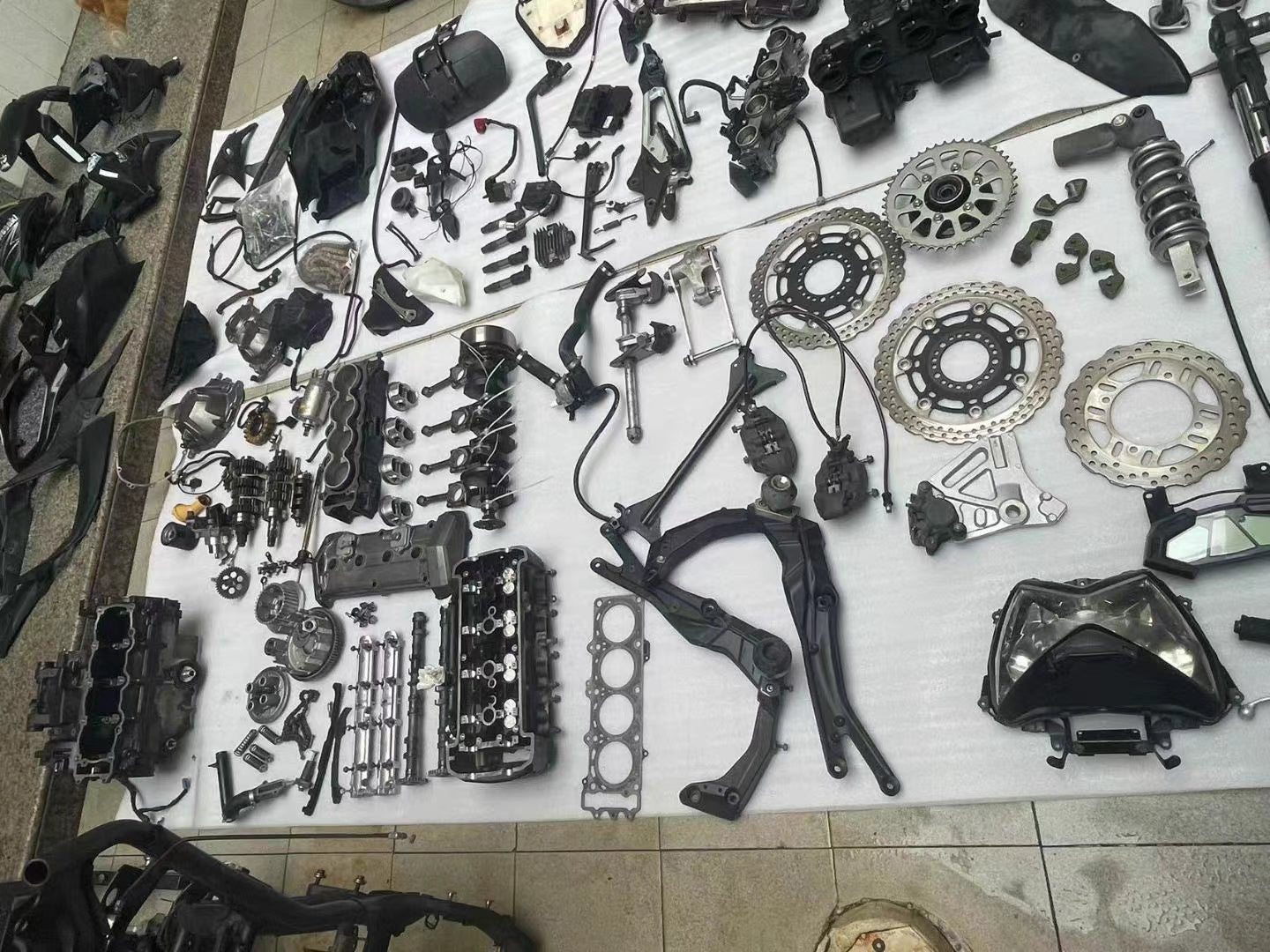 Kawasaki Z800 Breaking for Spares – Engine & Internals, All Parts — Photo 9 of 9