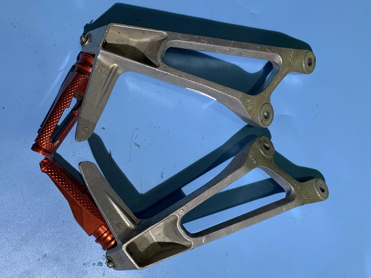 08-16 HONDA CB1000R Rear Footrest Bracket A Pair 50665/50755-MFNA-D000