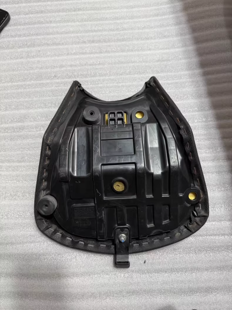 17-23 Kawasaki Z650 Front Seat OEM