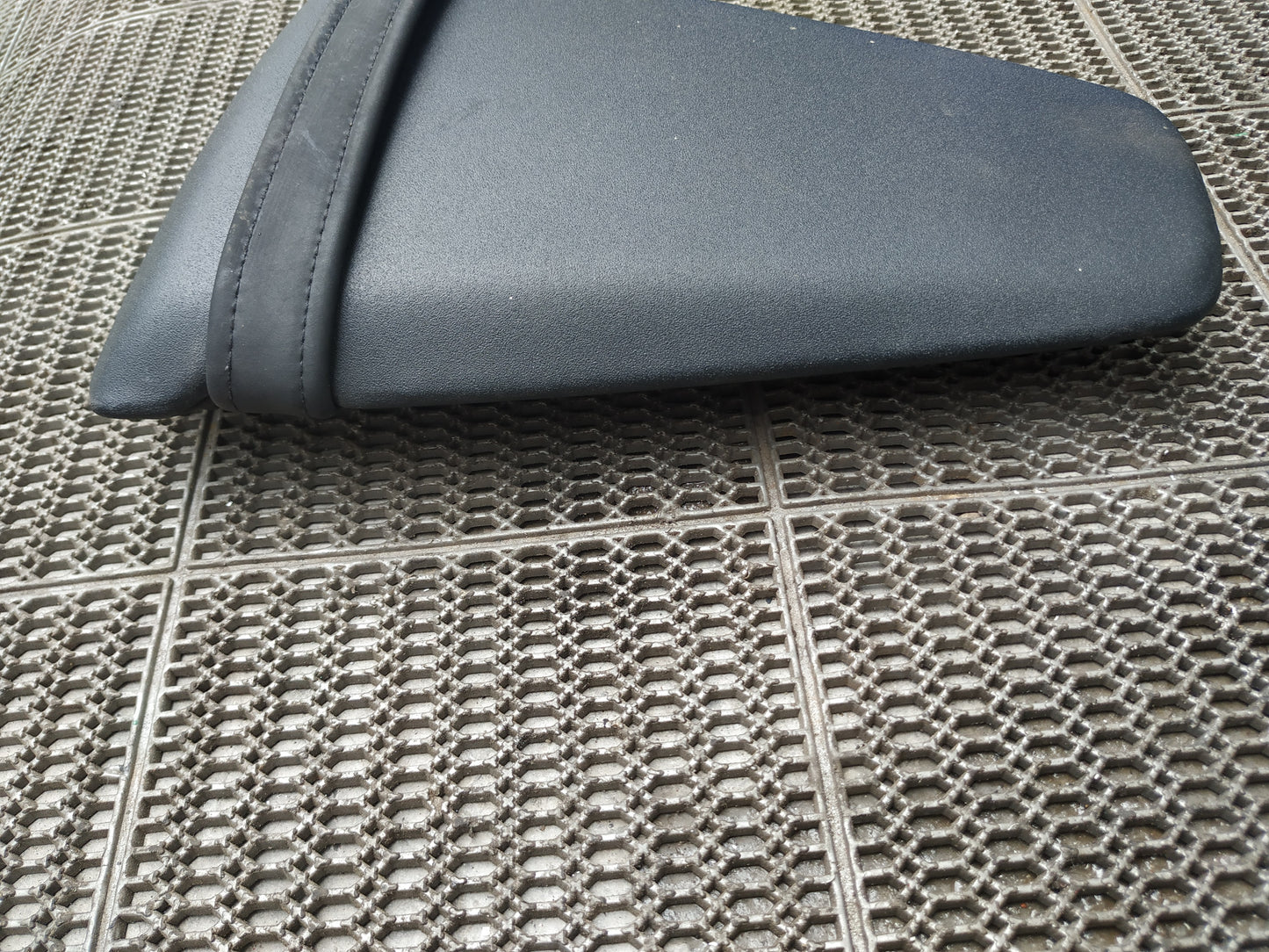 11-15 Kawasaki ZX10R Rear Pillion Passenger Seat 53066-0281-12Y