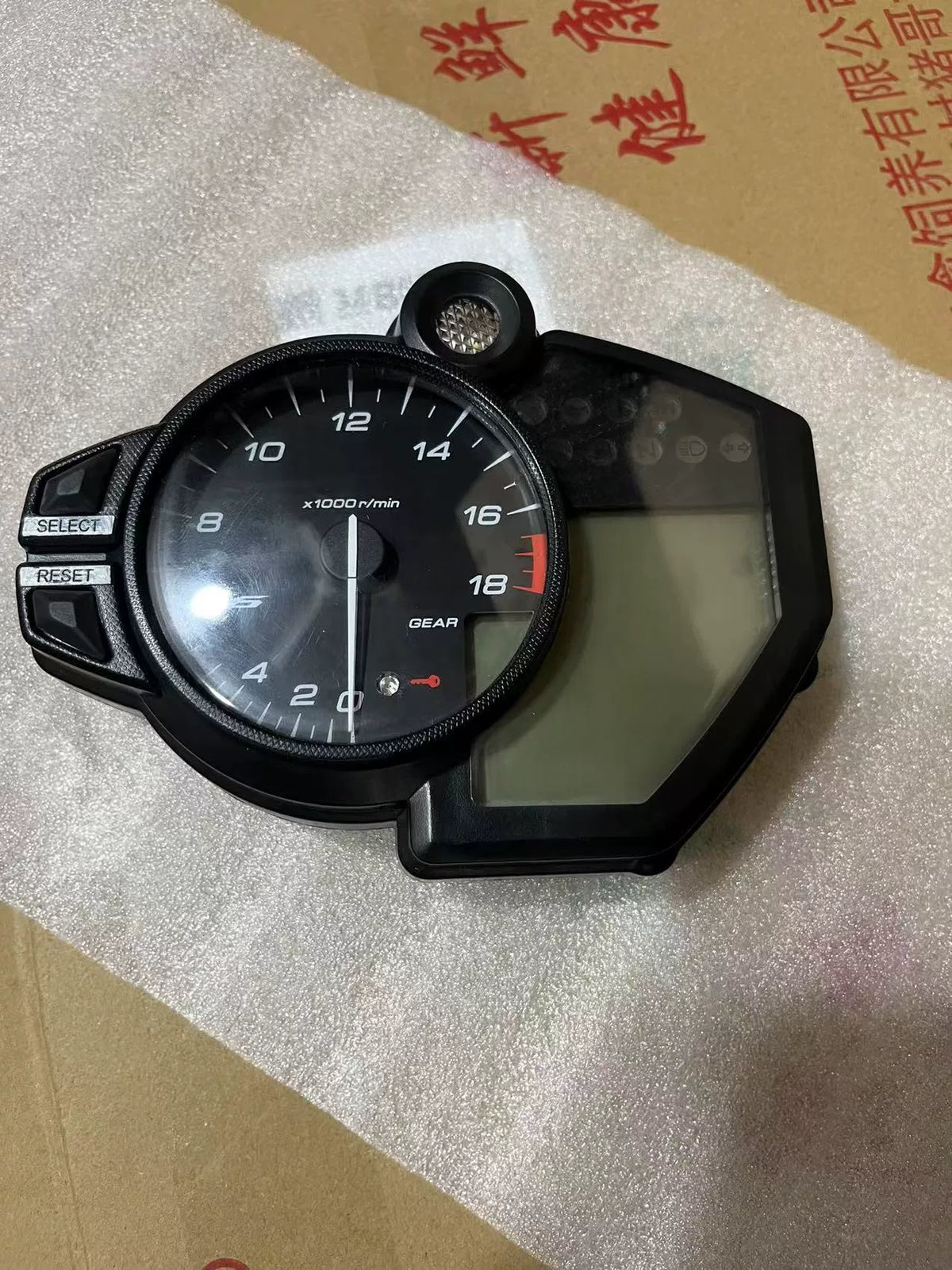 Yamaha YZF-R6 instrument cluster front view showing speedometer and tachometer gauges, good condition