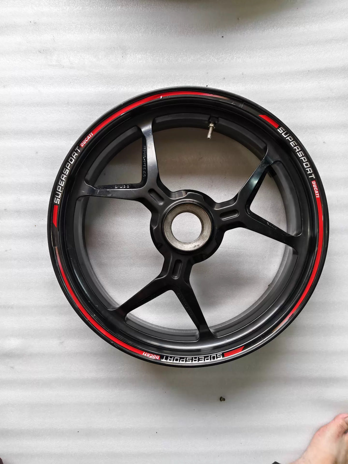 Ducati SuperSport Rear Rim 50211941AA – axle bore and sprocket carrier seat