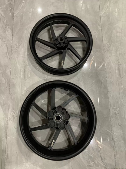 BMW S1000RR front forged M Package HP rim wheel, side profile view showing spoke detail and hub