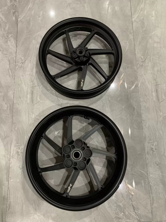 BMW S1000RR front forged M Package HP rim wheel, side profile view showing spoke detail and hub
