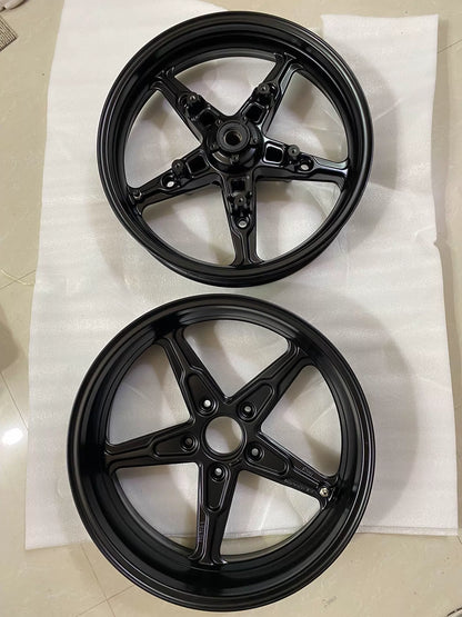 BMW R nineT cast front rim, full face view showing spoke pattern and hub center detail