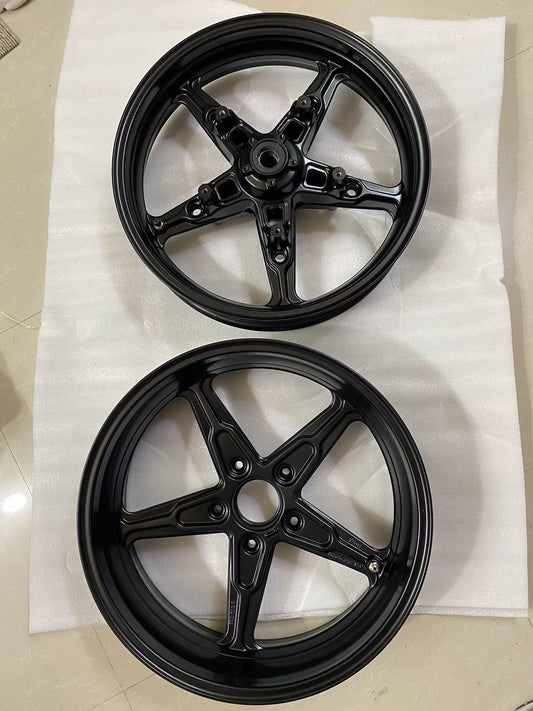 BMW R nineT cast front rim, full face view showing spoke pattern and hub center detail