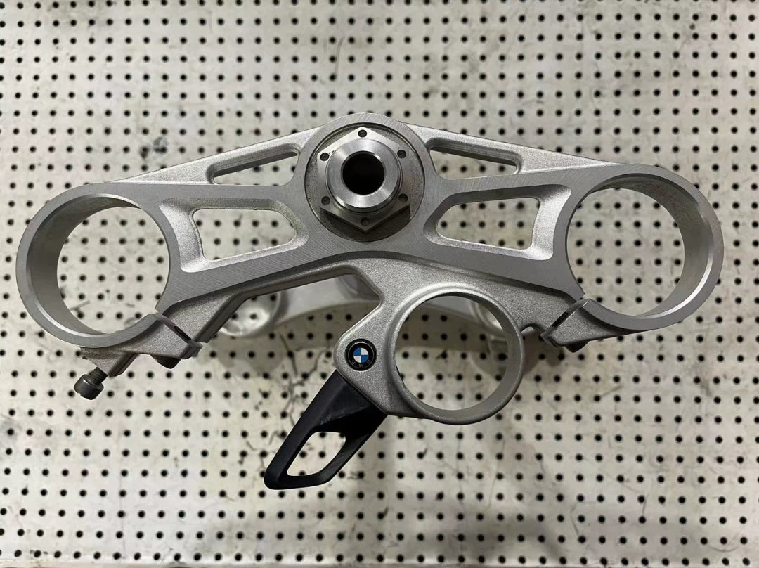 BMW S1000RR triple clamp front view showing upper and lower clamps with stem, 2015-2018 fitment