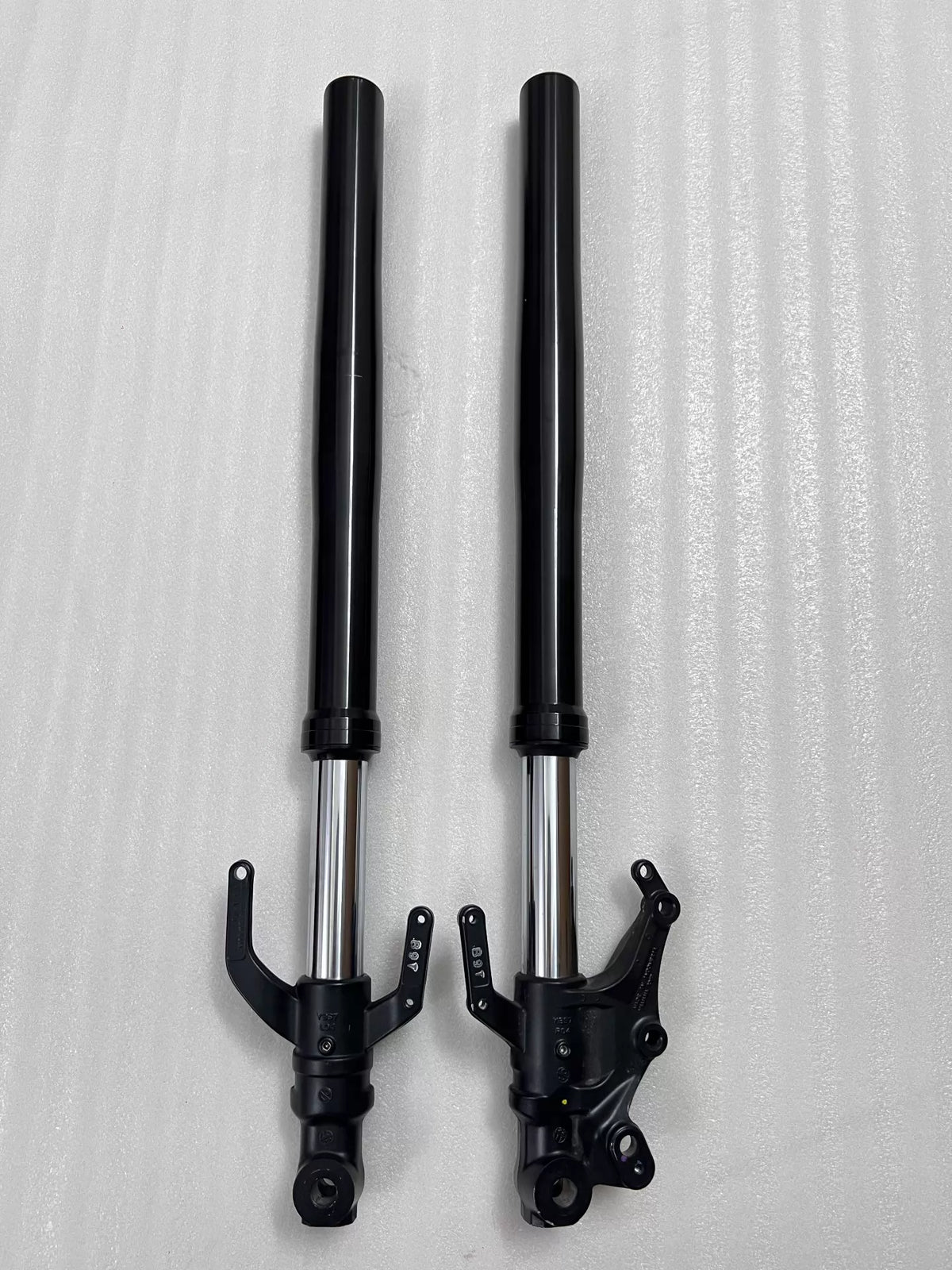 Yamaha YZF-R3 front fork assembly, full front view showing both tubes and triple clamp
