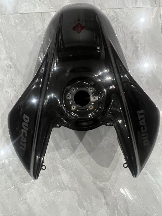 Ducati Diavel V4 black gas tank front angle view showing sleek contoured body and filler cap