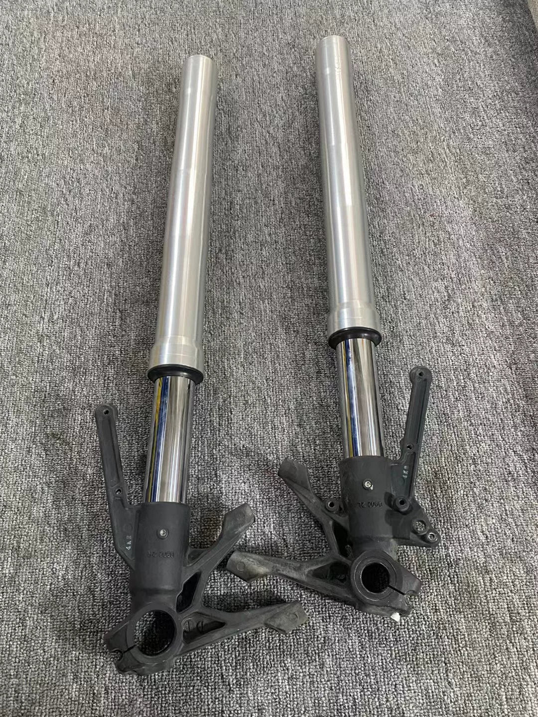 Ducati Monster 821 Front Fork OEM 34420571B – stanchion surface close-up