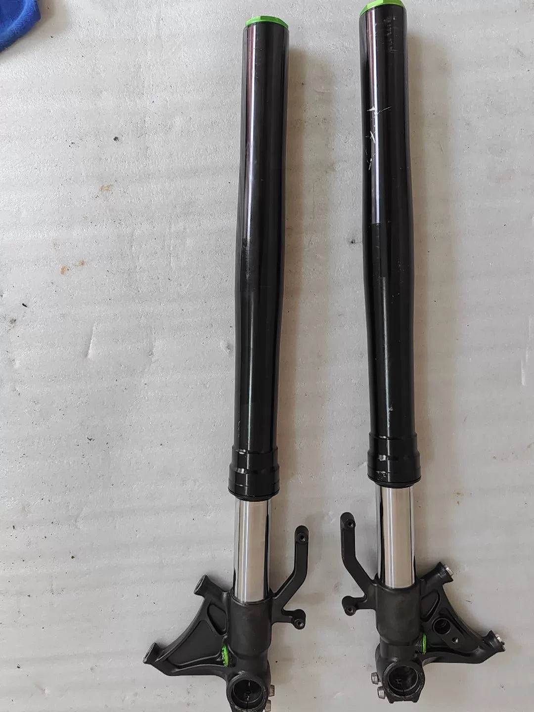 Front fork straight for Kawasaki ZX-10R 11-15, top end detail showing cap and threading