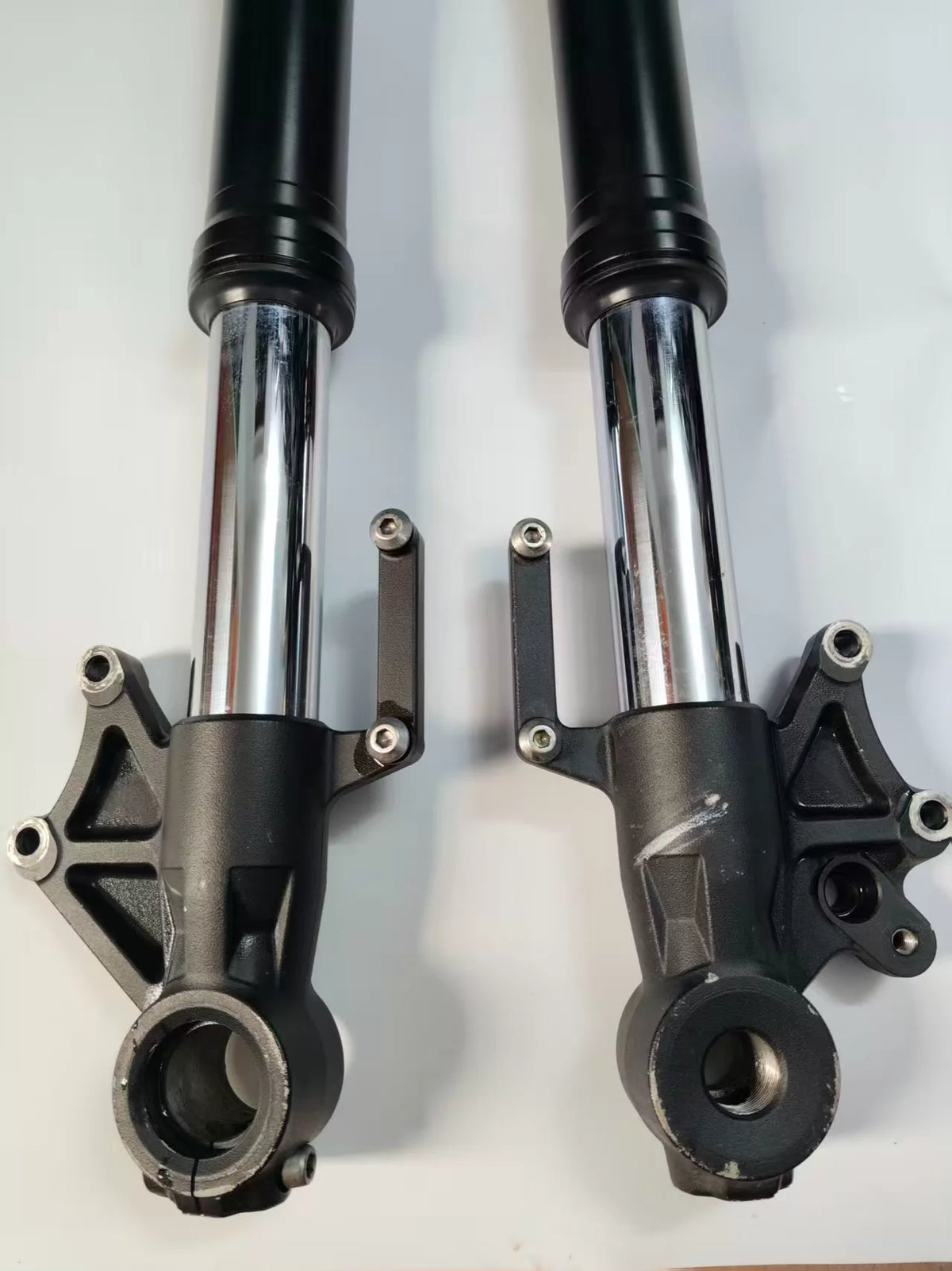 Right fork damper assembly black Kawasaki Versys 1000, overhead view showing top cap and tube condition