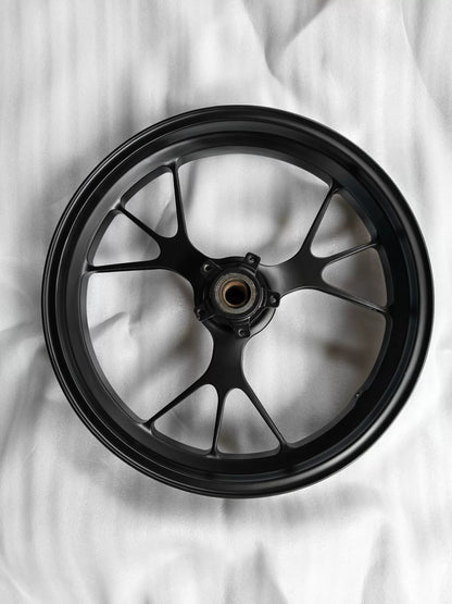 Ducati Panigale V4 front wheel 50122341AA – gloss black repaint finish close-up