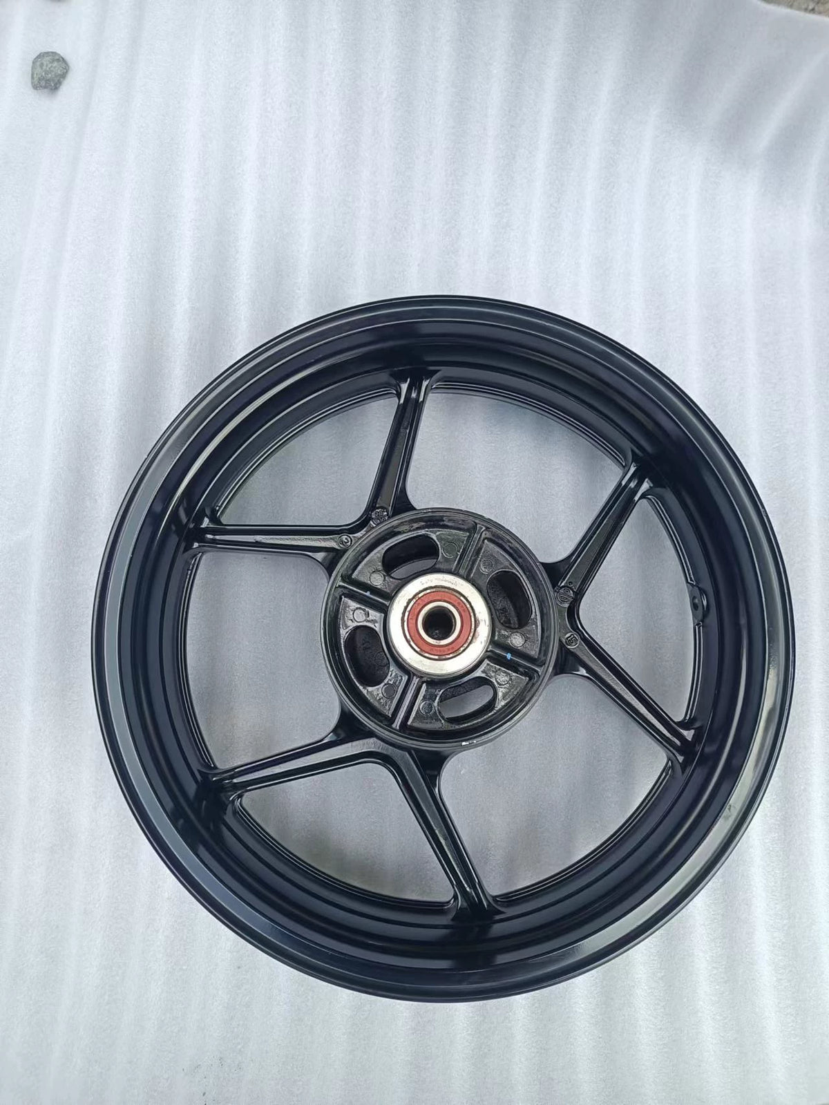 Rear wheel assembly gloss black Kawasaki Z800, side profile view displaying rim and tire mounting surface