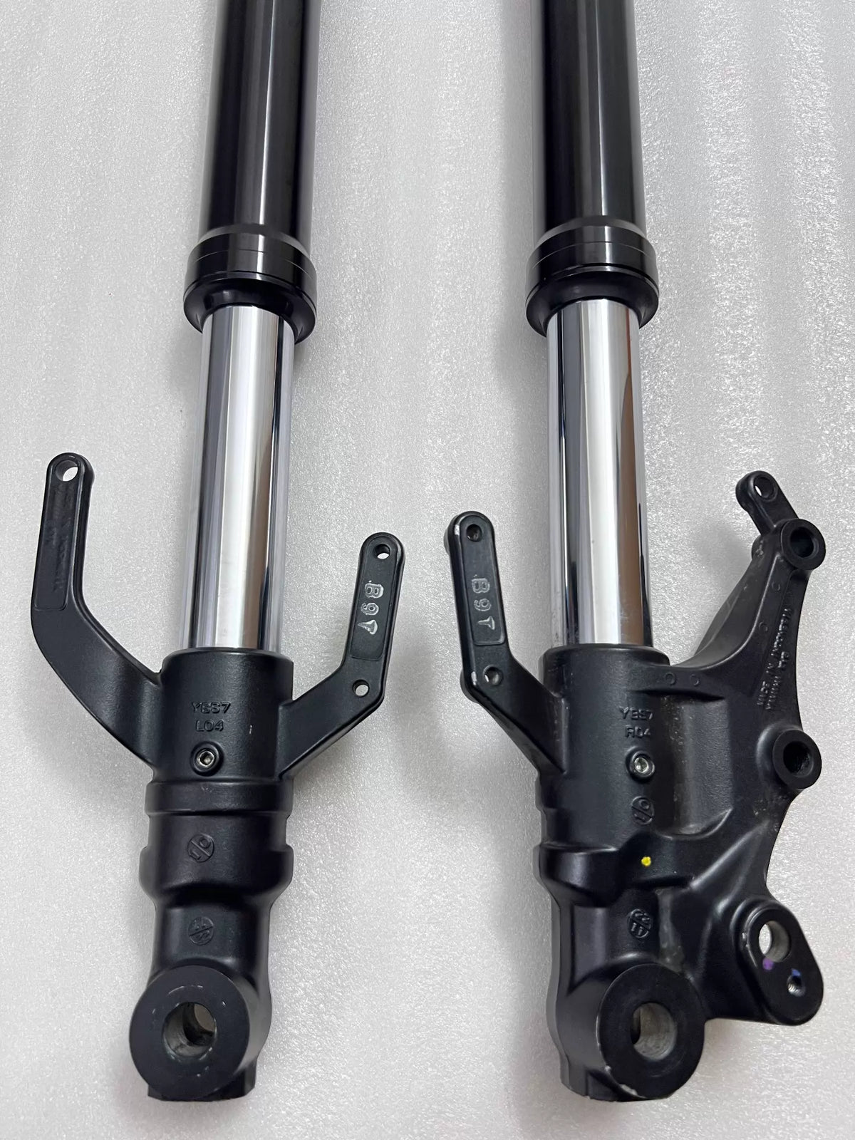 Yamaha YZF-R3 front fork assembly, top-down view of triple clamp and stem assembly