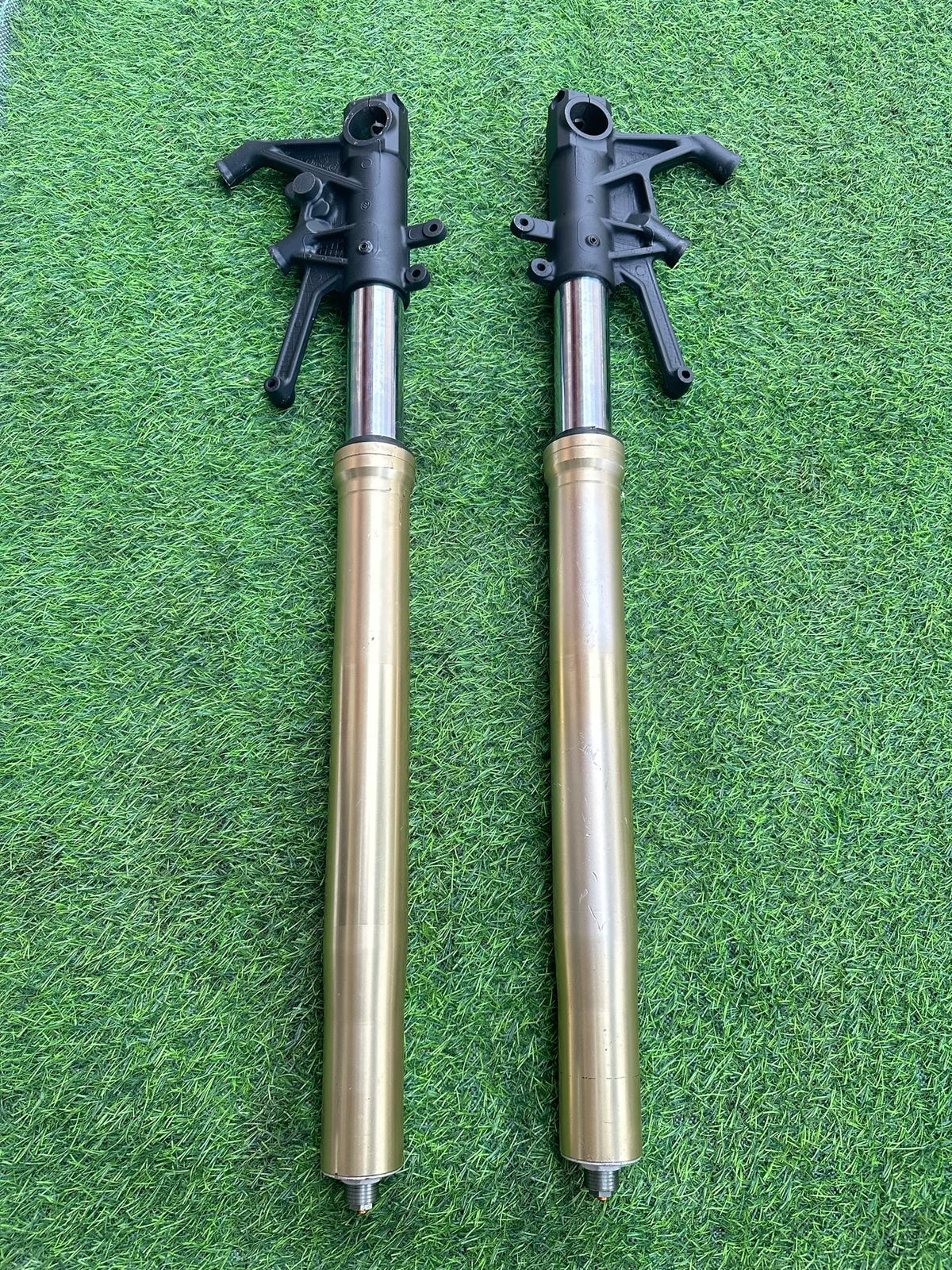 Kawasaki ZX14R Front Fork Tubes OEM – upper tube surface close-up condition