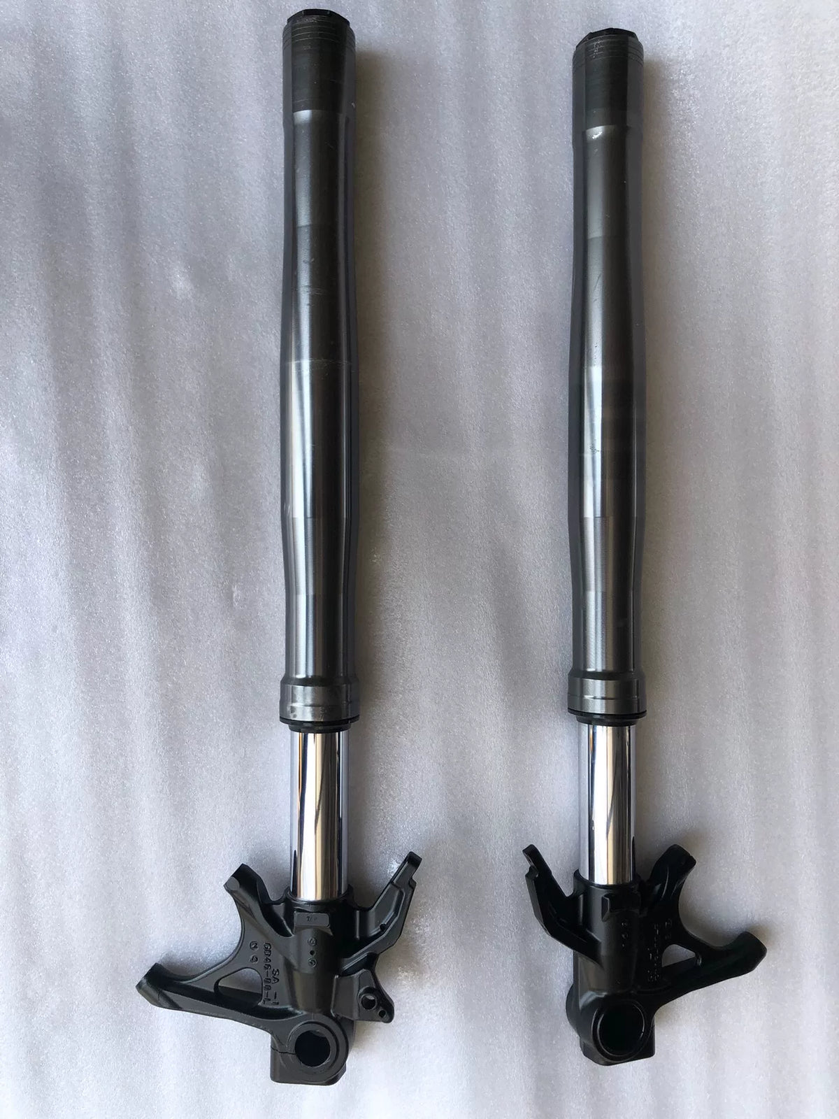 Ducati Panigale 959 Front Fork OEM 34420561B 34520561B – tube and upper clamp detail