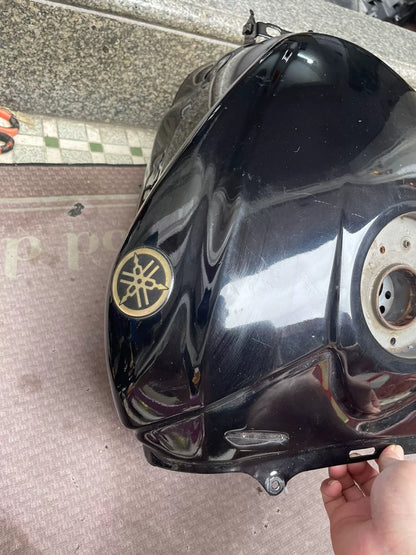Yamaha YZF-R6 Fuel Gas Tank OEM Black Used – top surface and filler neck close-up