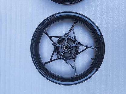 Kawasaki Z900 OEM Rear Wheel Rim 41073-0706-QT 17×5.5 Repainted Black – spoke and hub detail