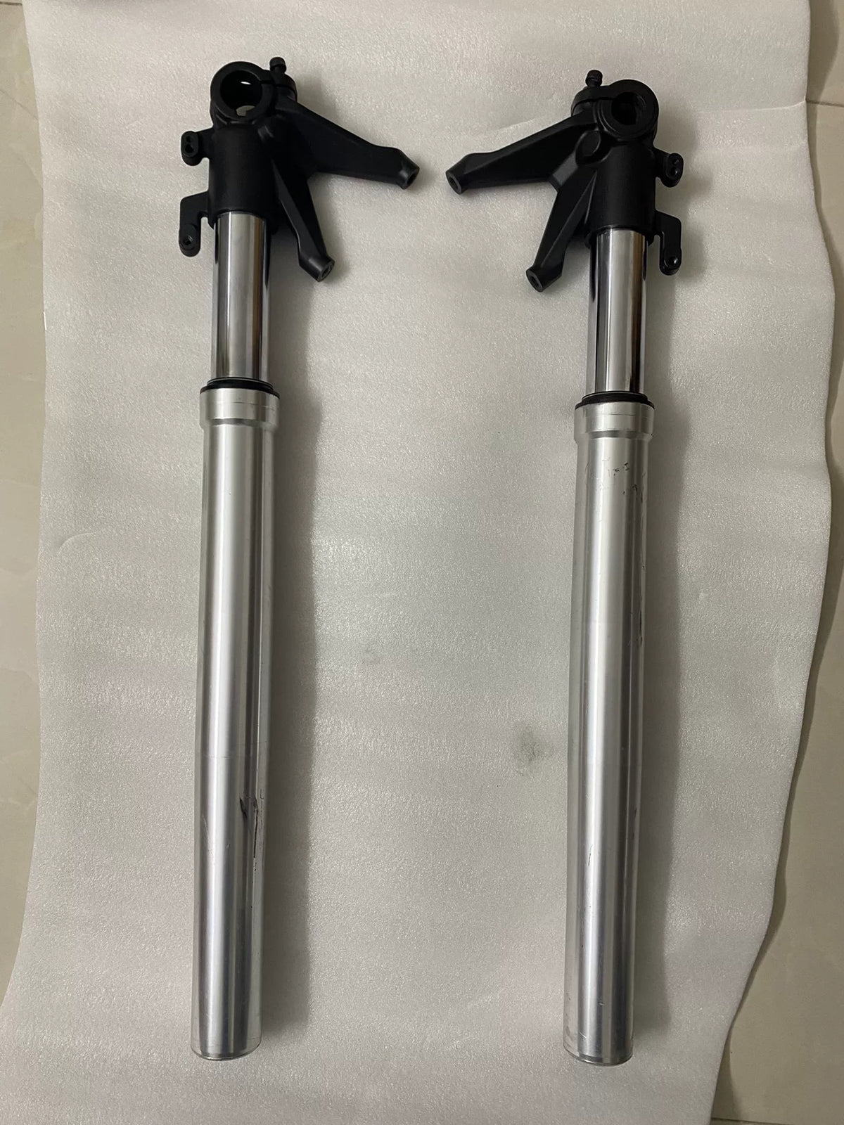 Ducati Monster 796 OEM Fork Tube 34520461A – upper tube and seal area close-up