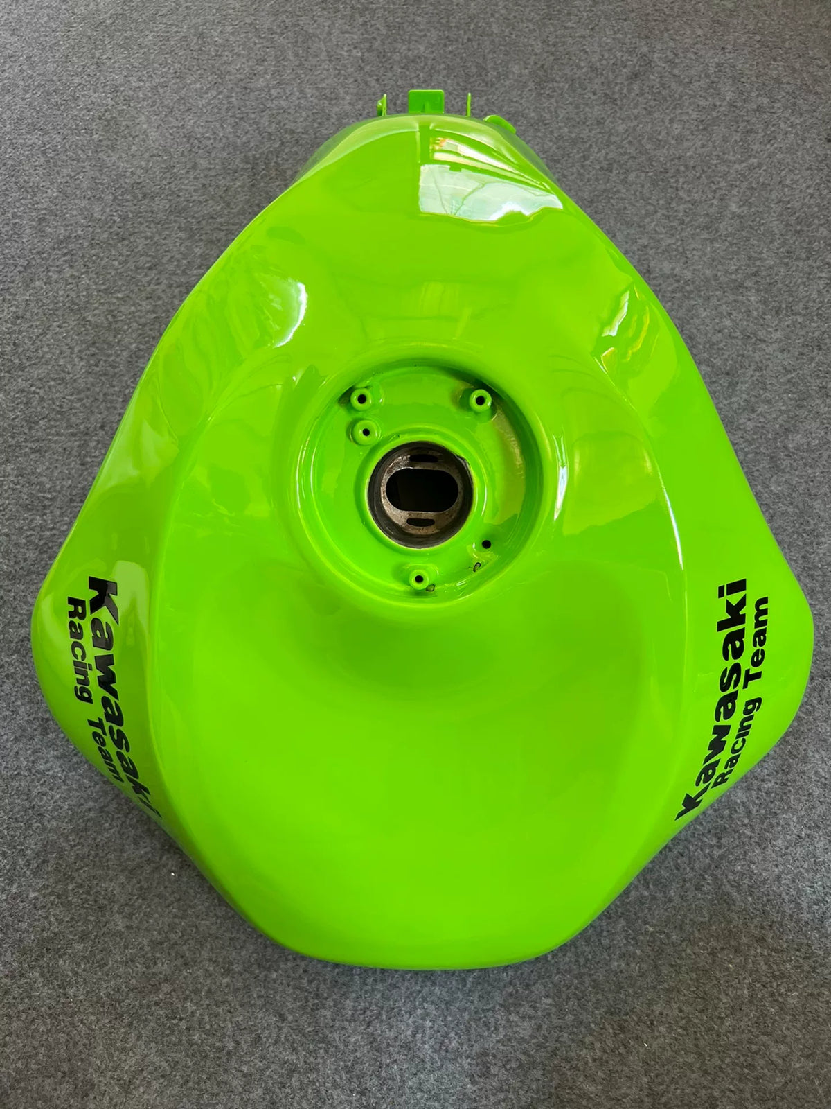 Kawasaki ZX-6R Fuel Tank 51092-5217-777 – Lime Green color code 777 paint detail
