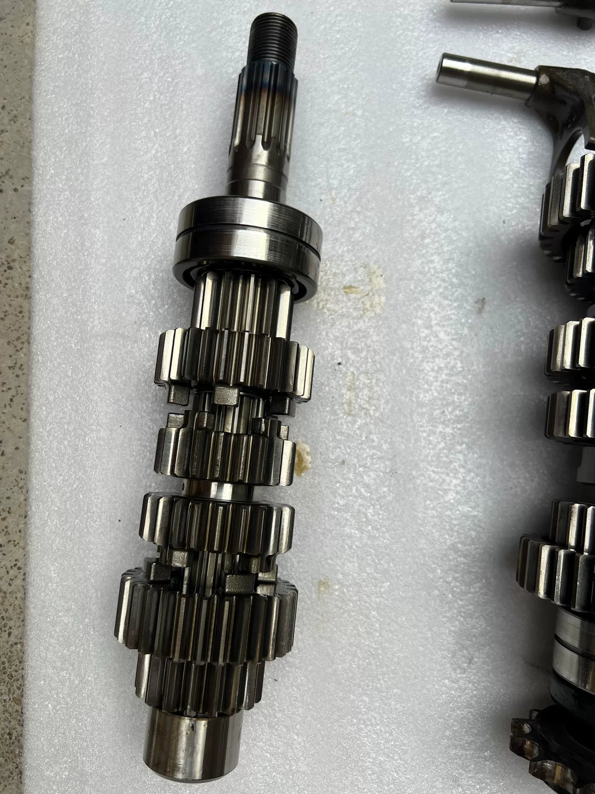 Z900RS gearbox close-up showing input shaft, shift forks and internal gear stack detail