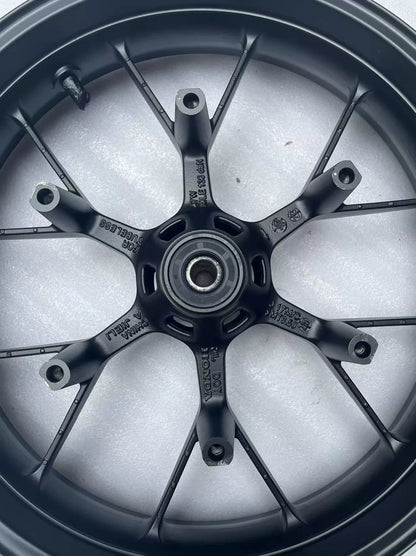 Honda CBR 500R front wheel rim straight, close-up of rim lip and tire bead seat surface