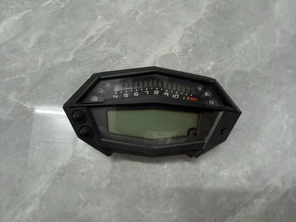 Kawasaki Z1000 2014-2016 Instrument Cluster – rear connector and mounting bracket detail
