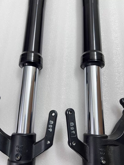 Yamaha YZF-R3 front fork assembly, 3/4 angle view showing chrome tubes and lower sliders