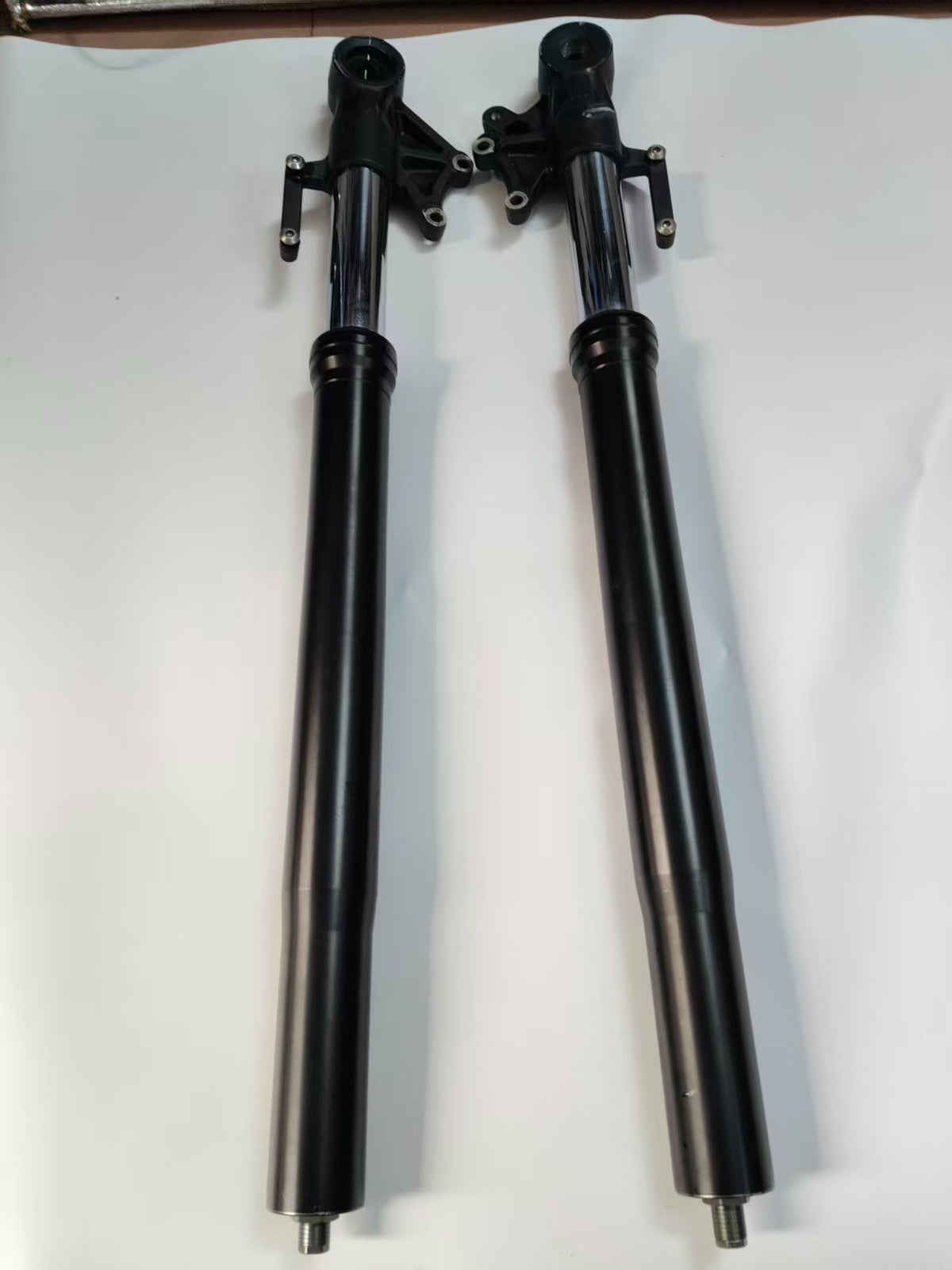 Right fork damper assembly black Versys 1000, close-up of lower leg casting and brake caliper mount