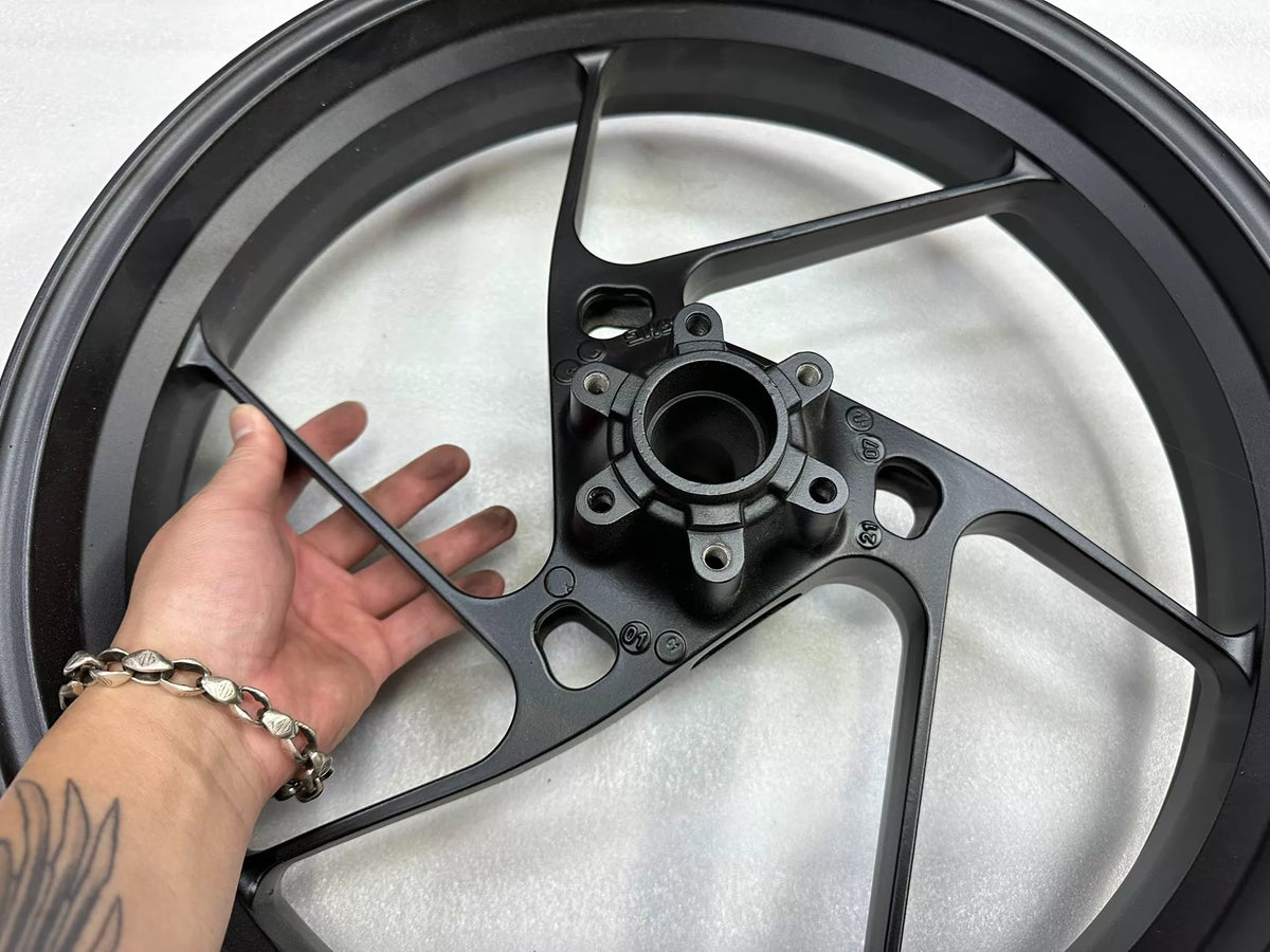 Aprilia RS660 Front Wheel – hub and axle bore fitment reference