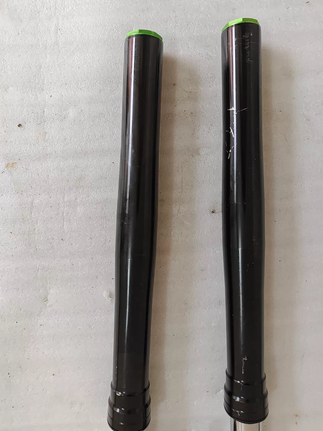 Front fork straight for Kawasaki ZX-10R 11-15, close-up of upper tube and seal area