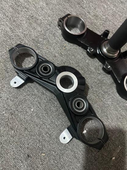 Kawasaki Z900 triple clamp bottom angle view showing stem and lower clamp mounting surface detail