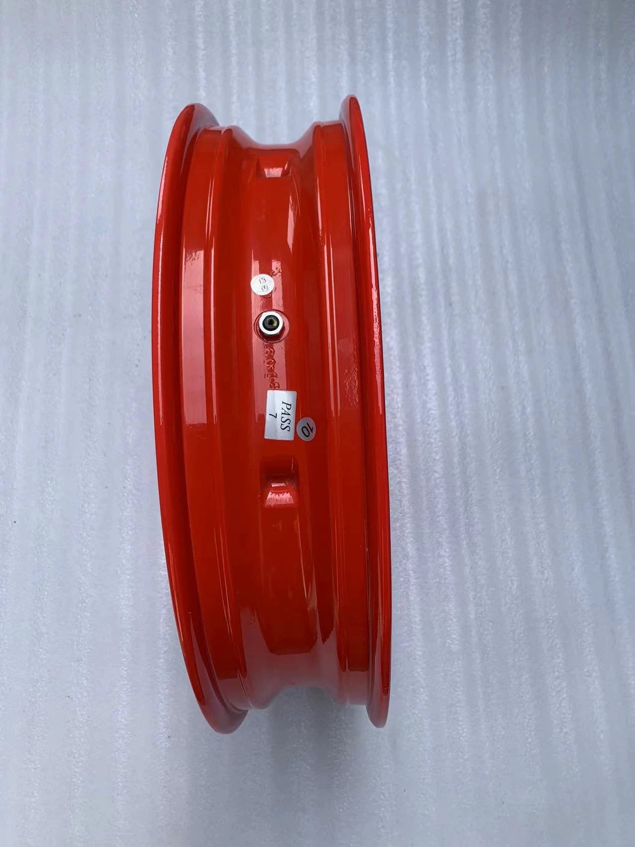 Side profile of red RS660 front rim showing barrel width, valve hole and PASS quality label