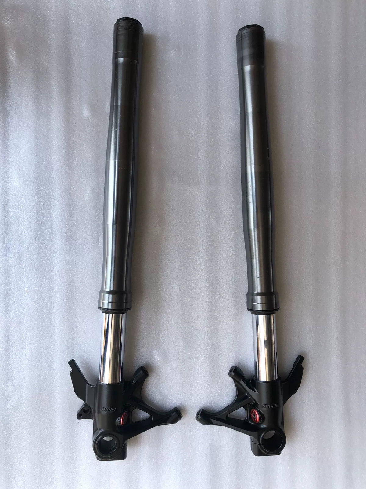 Used OEM Ducati Panigale 959 Front Fork Leg Assembly Pair OEM 34420561B 34520561 — Photo 8 of 8