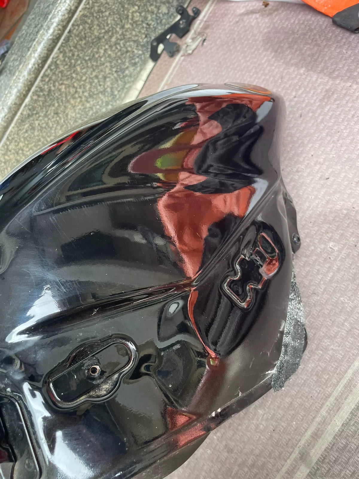 Yamaha YZF-R6 Fuel Tank OEM 13S-YK241-00-P3 – included items, tank unit only