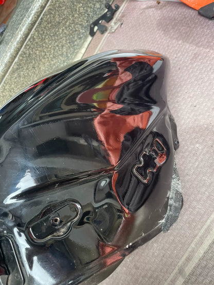 Yamaha YZF-R6 Fuel Tank OEM 13S-YK241-00-P3 – included items, tank unit only