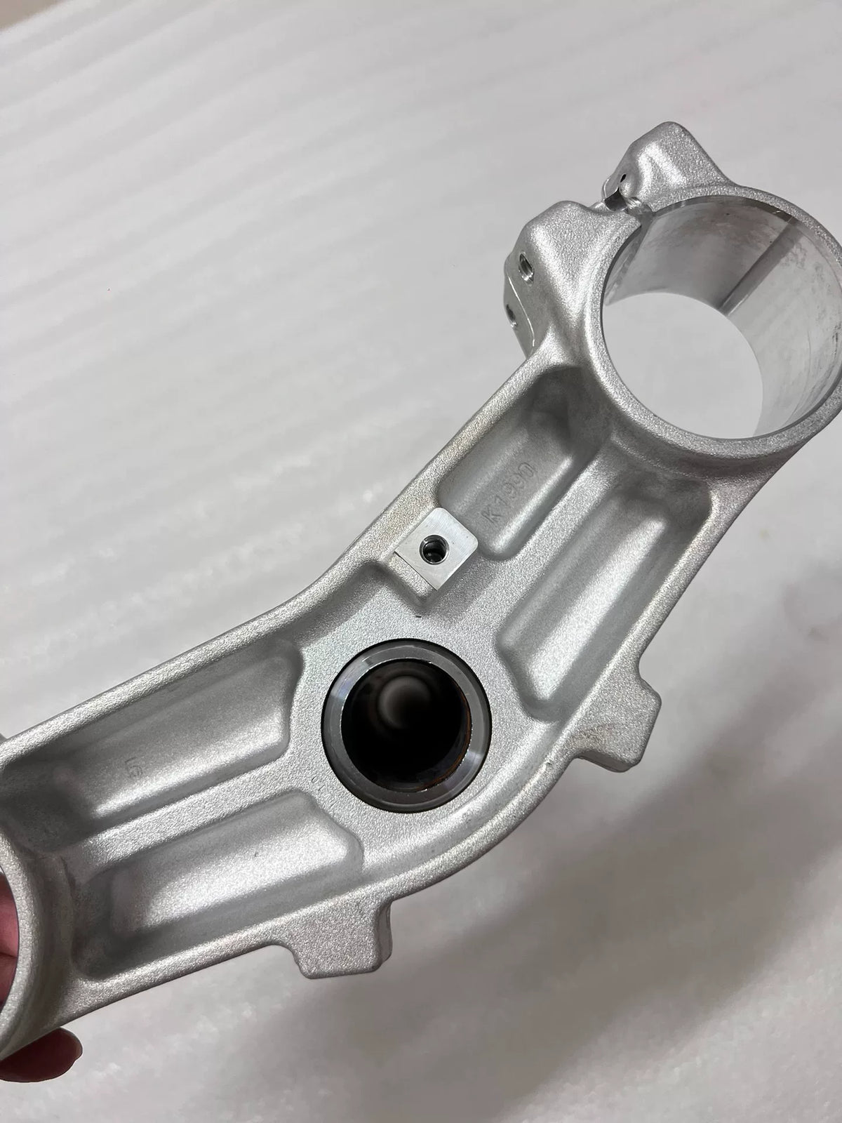 Kawasaki Ninja 1000SX Lower Fork Yoke 44037-0169 – fork tube clamp area detail