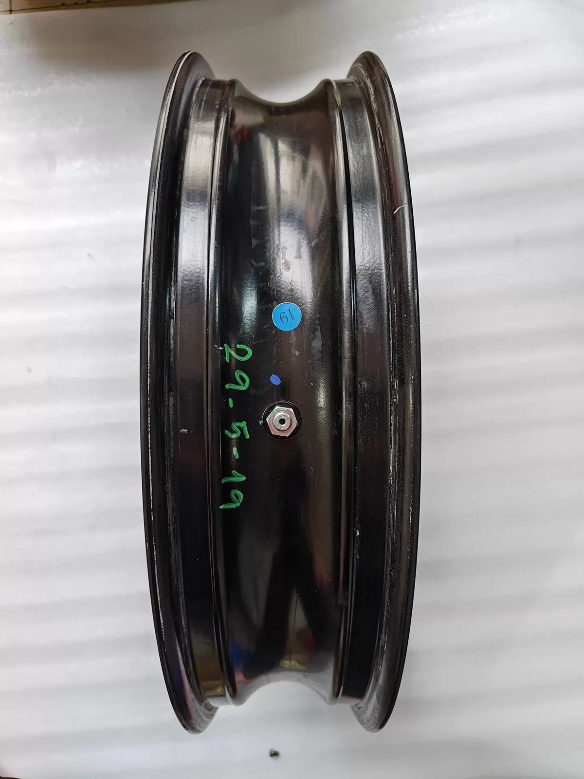 Ducati SuperSport 950 Front Wheel Rim – axle bore and bearing seat fitment view