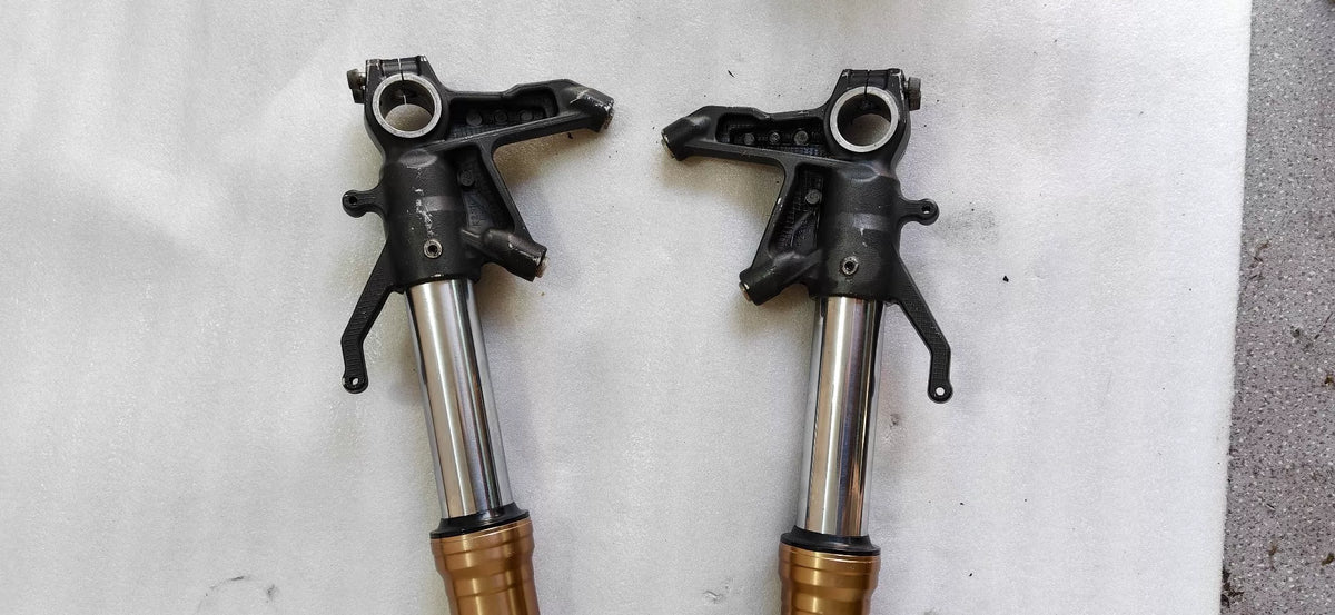 Kawasaki ZX-10R front fork upper tube end cap and adjuster detail, top-down close-up