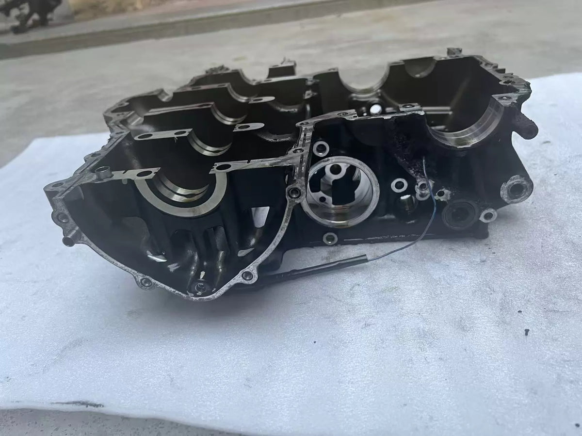 Lower crankcase Kawasaki Z900, close-up of bearing journal and oil channel detail, used OEM engine case