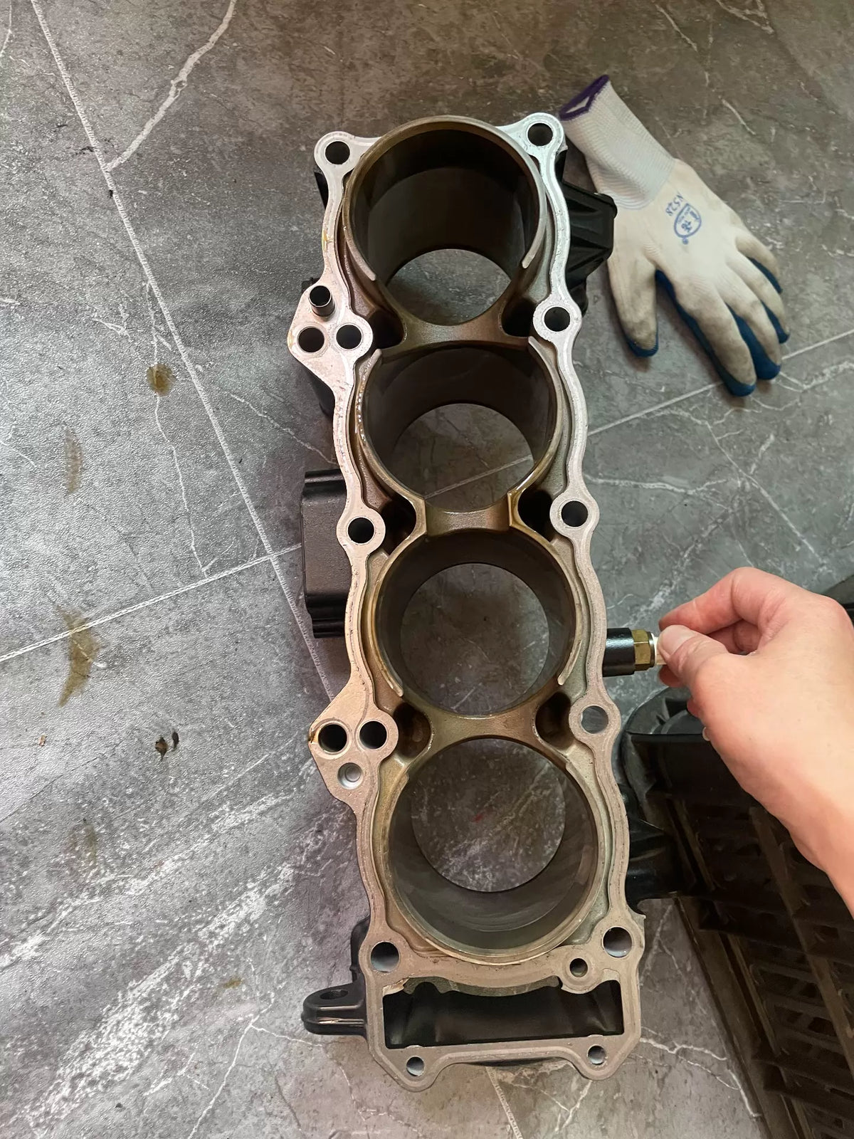 Kawasaki Z900 cylinder block 3/4 angle showing complete assembly with all four cylinders visible