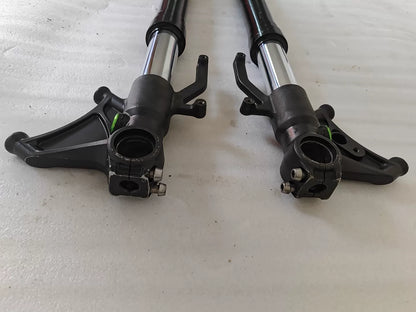 Front fork straight for Kawasaki ZX-10R 11-15, close-up of lower leg axle clamp area
