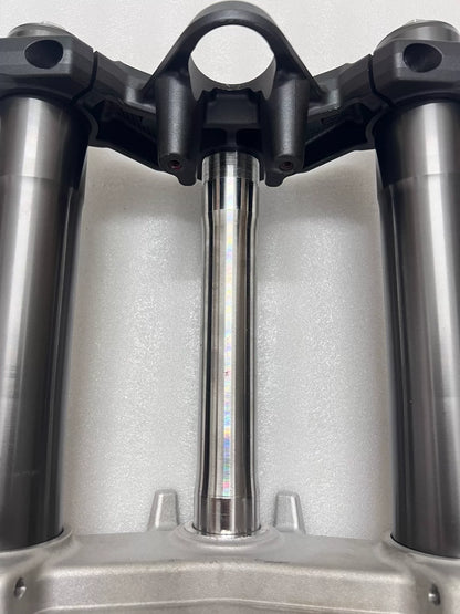 Lower triple clamp underside detail with fork leg mounts, Kawasaki Ninja 1000SX