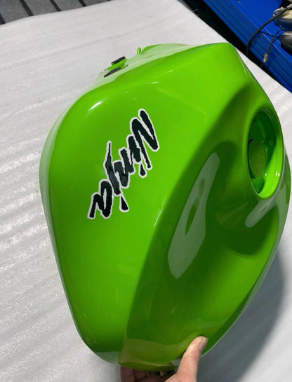 2010 Kawasaki Zx6r 636 Fuel Gas Tank Repainting Black — Photo 4 of 9
