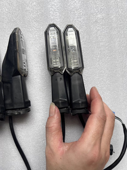 20-24 Kawasaki Ninja650/Z650 Turn Signal OEM A Set
