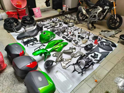 Complete Adventure Component Kit - KAWASAKI Versys 650 (2007-2014) - With GIVI Triple Case System | Disassembled Part Out