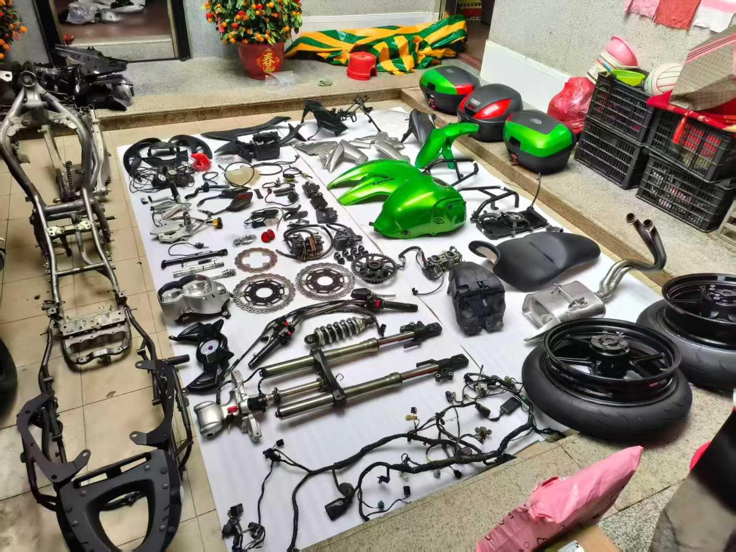 Complete Adventure Component Kit - KAWASAKI Versys 650 (2007-2014) - With GIVI Triple Case System | Disassembled Part Out