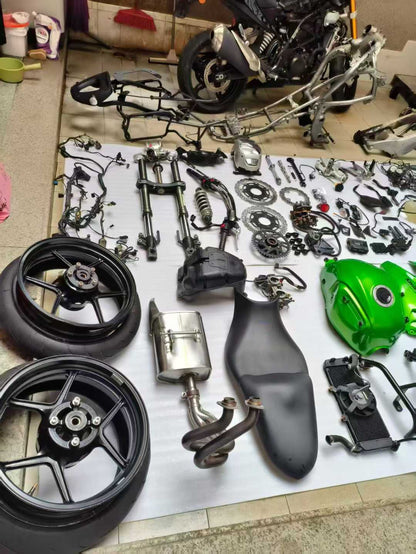 Complete Adventure Component Kit - KAWASAKI Versys 650 (2007-2014) - With GIVI Triple Case System | Disassembled Part Out