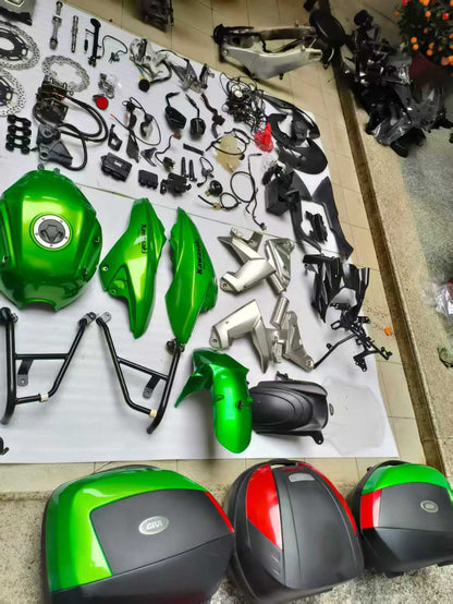 Complete Adventure Component Kit - KAWASAKI Versys 650 (2007-2014) - With GIVI Triple Case System | Disassembled Part Out